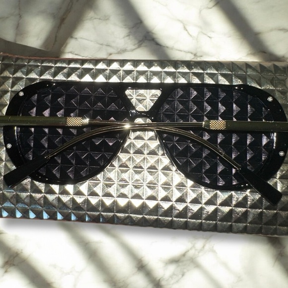 π₯SOLDπ₯NEW IN CASE Black Geometric Sunglasses UNISEX Gold Colored Case - Picture 3 of 3